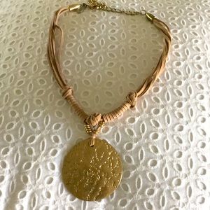 Chico’s necklace leather/brass